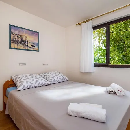 2 Bedroom Front In Ferienhaus Maslenica