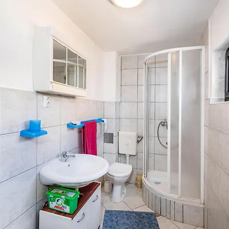 2 Bedroom Front In *