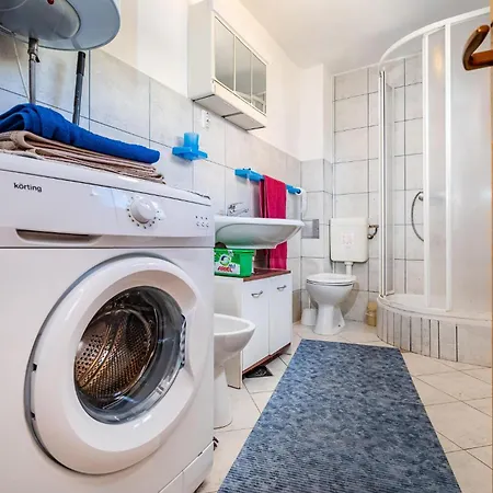 2 Bedroom Front In *