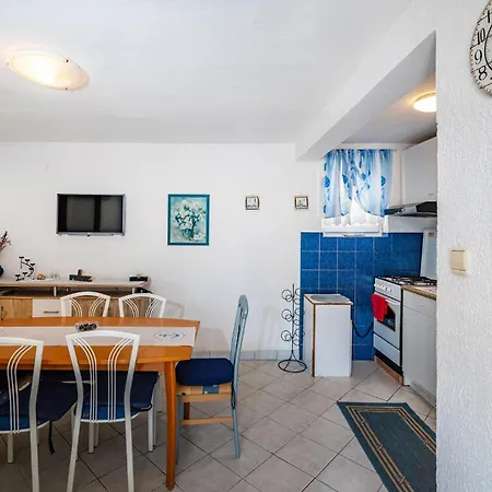 Holiday home 2 Bedroom Front In Maslenica