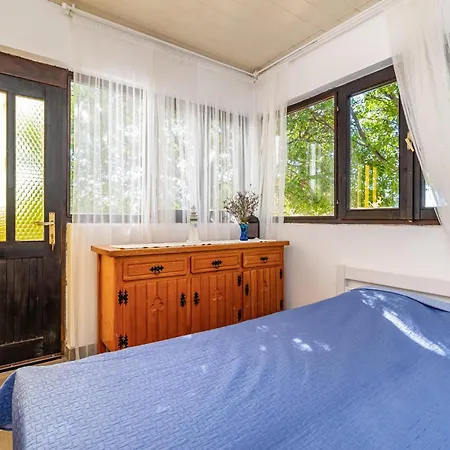 2 Bedroom Front In *