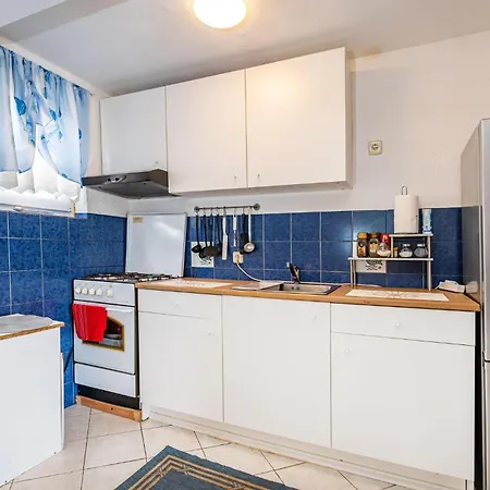 Holiday home Stunning In With Kitchen *