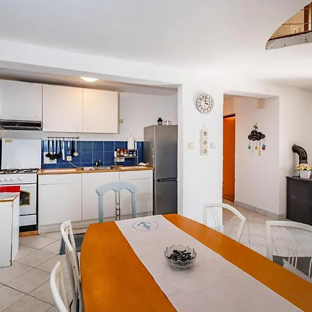 Stunning In With Kitchen