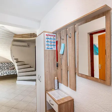 Vakantiehuis Stunning In With Kitchen *